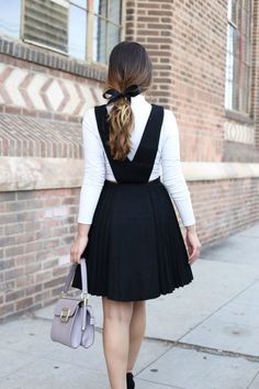 Pinafore Dress Outfit, Alternative Hairstyles, Dress With Leggings, Corporate Dress, Mode Turban, Hair Ponytail, Grunge Look, Classy Dress Outfits, School Dresses