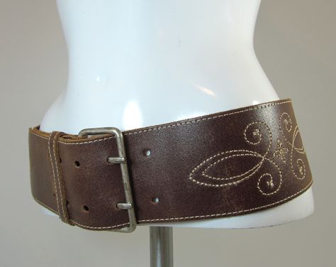 TOPSHOP BROWN WIDE LEATHER BELT WITH WHITE STITCHING DETAIL SIZE S/M R10576   http://stores.ebay.co.uk/Sangriasuzies-Emporium www.sangriasuzie.com Wide Brown Leather Belt, Big Leather Belt, 70s Belts, Brown Belt Outfit, Belts Aesthetic, Statement Belts, Big Belt, Chunky Belt, Thick Belt