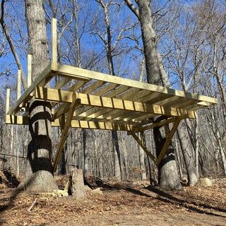 Lean To Treehouse, Off Grid Treehouse, Tree Cabin Treehouse, Easy Treehouse, Tree House Pulley System, Cool Tree Houses For Kids, Treehouse Platform, Treehouse Diy, Cool Tree Houses For Kids Wood