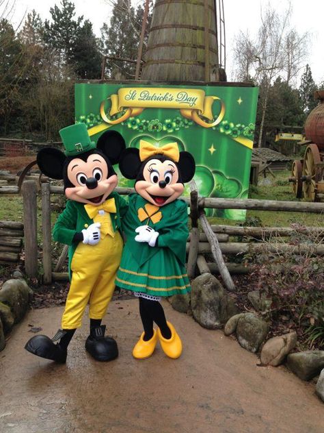 Mickey & Minnie Mouse say Happy St. Patrick’s day! All Disney Characters, Disney Characters Costumes, Mouse Character, Minnie Mouse Pictures, Disney Pics, Disney World Characters, Disney Things, Disney Posters, Mickey Mouse Wallpaper