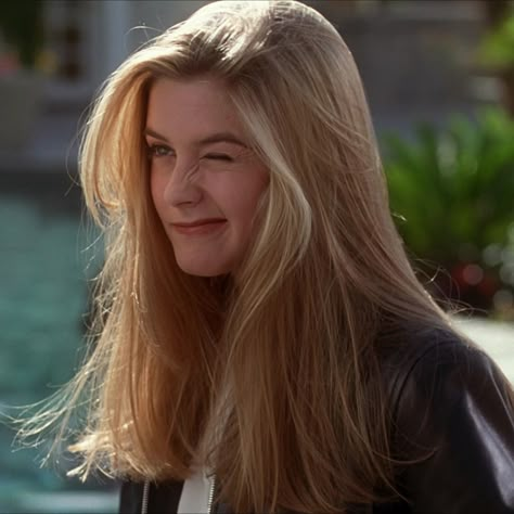 Cher Clueless Hair, Cher Horowitz Hair, Cher Aesthetic, Cher Hair, Clueless Aesthetic, Cher Clueless, Cher Horowitz, 90s Hairstyles, Fluffy Hair