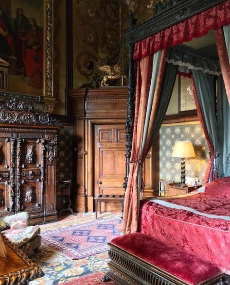 Eastnor Castle, Manor Interior, Castle Rooms, Bedroom Sitting Room, Old House Interior, Canopy Beds, Dragon Queen, Red Room, Four Poster Bed