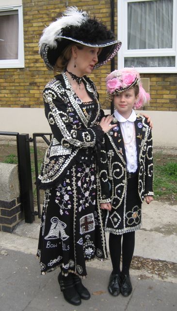 Pearly Kings & Queens - the next generation!  Photographed by Gillian Horsup. King And Queen Costume, London Weather, Button Fashion, Fancy Dress Outfits, Queen Costume, London Calling, Old London, Wearing Clothes, Dress Outfit