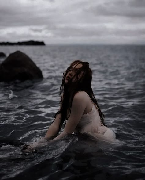 Water Shoot, Water Nymphs, Shotting Photo, Mermaid Aesthetic, Beach Shoot, Fantasy Photography, Sea Witch, Water Photography, Photoshoot Concept