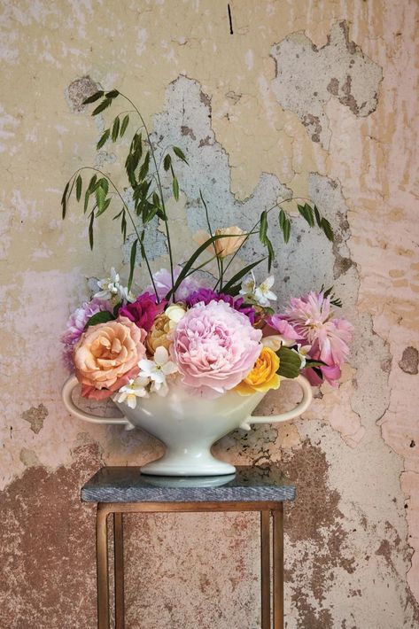 Constance Spry, Floral Art Paintings, Antique Vases, Flower School, Flower Vase Arrangements, Flower Packaging, Antique Vase, Flower Display, Crystal Vase