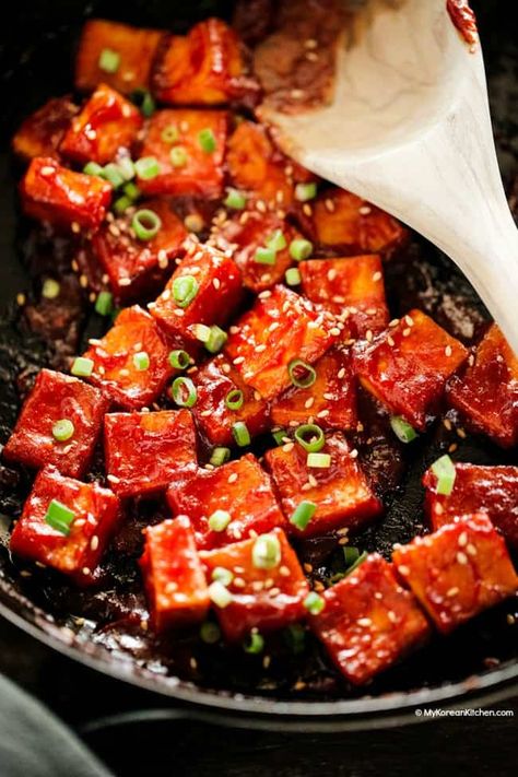 Korean Tofu Recipes, Spicy Korean Food, My Korean Kitchen, Koreansk Mad, Korean Tofu, Mom Meals, Spicy Ketchup, Spicy Grilled Chicken, Pan Fried Tofu