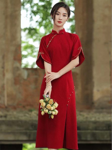 10 Red Cheongsam Dress Styles For Lunar New Year 2022 China Dress Fashion, Casual Lunar New Year Outfit, Chinese New Year Outfit Ideas Casual, Traditional Chinese New Year Dress, Lunar New Years Outfit, Chinese New Year Qipao, Lunar New Year Clothes, Chinese Lunar New Year Outfit, Lunar New Year Dress