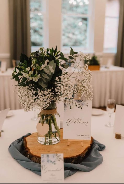 Rustic Eucalyptus Centerpiece, Wedding Flower Placement, Unique Table Centerpieces Wedding, Simple Round Table Decorations, Wedding Centerpieces No Candles, Cheesecloth On Round Table, Easy Wedding Reception Decorations, Charger Centerpiece Ideas, Table Wedding Decorations Simple