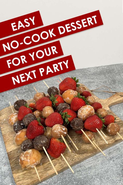 Looking for a no-cook dessert idea that will impress your guests? Party skewers made with donut holes and strawberries are the perfect treat! Party food ideas on a budget that look amazing. Party Skewers, Food Ideas On A Budget, Dessert Skewers, Brunch Bubbly, Party Food Ideas, Donut Holes, Bamboo Skewers, Donut Glaze, No Cook Desserts