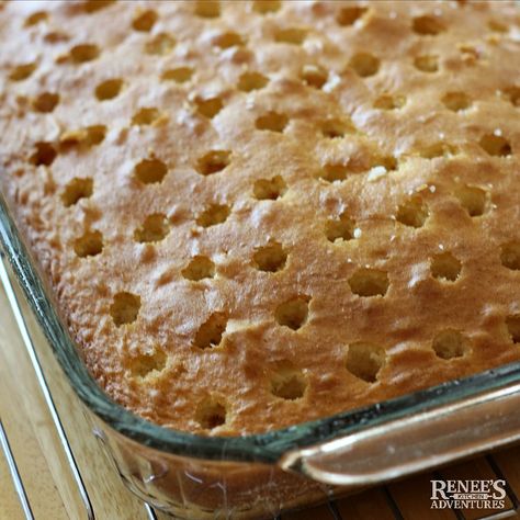 Halloween Jello Poke Cake by Renee's Kitchen Adventures is an easy festive and not to scary Halloween cake made with a prepared boxed cake mix and JELLO gelatin then topped with Cool Whip. It's a vintage recipe given new life with a Halloween theme! Perfect easy recipe for Halloween parties! #RKArecipes Tiramisu Poke Cake Recipe, Berry Poke Cake, Poke Cake Jello, Easy Delicious Cakes, Banana Pudding Poke Cake, Strawberry Poke Cakes, Cake Pics, Butter Pecan Cake, Fluffy Cake