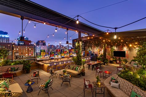 10 Best Rooftop Bars and Restaurants in New York City Rooftop Bar Design, Roof Top Bar, Miami Rooftop, Rooftop Bars Nyc, Rooftop Restaurant Design, East Village Nyc, London Rooftop, Rooftop Restaurants, New York Rooftop