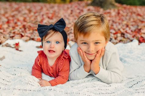 Brother And Sister Fall Photoshoot, Fall Picture Ideas For Siblings, Sibling Pumpkin Pictures, Siblings Halloween Photoshoot, Sibling Fall Photoshoot Ideas, Simple Sibling Photoshoot, Fall Photoshoot With Kids, Fall Kid Picture Ideas, Toddler Sister Photoshoot