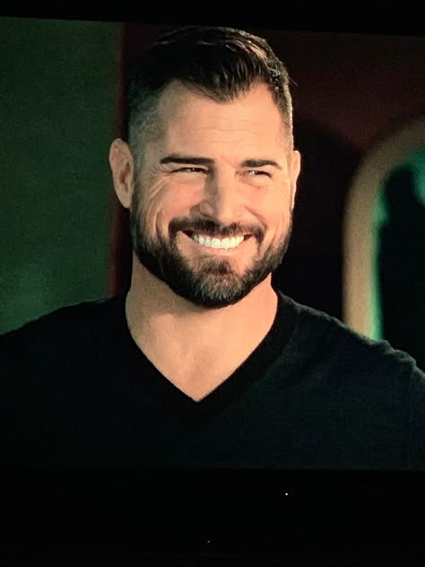 Love Nick Stokes smile George Eads Nick Stokes, Nick Stokes Csi, Jack Dalton, Suit Cake, Nick Stokes, Csi Vegas, Veil Tiara, George Eads, Masculine Man