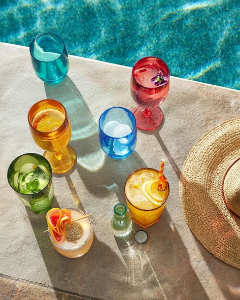 Long weekends call for lazy afternoons spent poolside with a drink (or two, or three) in hand. Shop the DuraClear® Tritan Outdoor Drinkware Collection through our link in bio to gear up for summer 🍹💦 Friendsgiving Menu, Outdoor Glassware, Thanksgiving Cocktail Recipes, Outdoor Drinkware, Free Kitchen Design, Summertime Drinks, Thanksgiving Food Desserts, Margarita Glasses, French Cafe