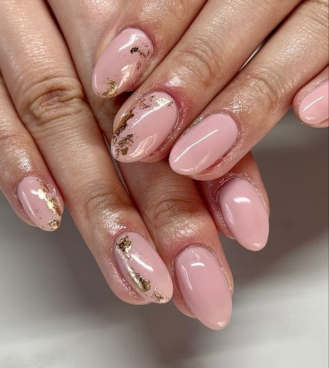 Pink Foil Nails, Pink Gold Nails, Foil Nail Designs, Gold Gel Nails, Rose Gold Nails Design, Pale Pink Nails, Nail Designs Ideas, Foil Nail Art, Gold Nail Designs