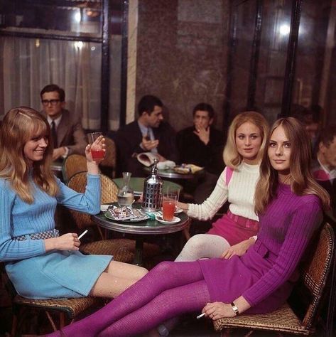 60’s Fashion, Moda Hippie, 60s 70s Fashion, Swinging London, Parisian Women, 70s Inspired Fashion, Swinging Sixties, Sixties Fashion, Catherine Deneuve