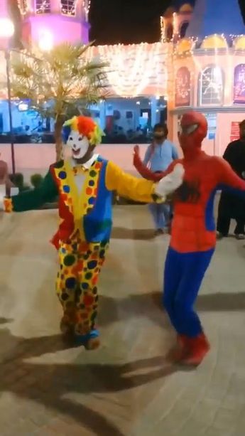 Spiderman and Joker/Clown dancing on tere ishq ne sathiya or ishq dhaga chute na Clown Dancing, Spiderman Dancing, Joker Clown, Spiderman, Dancing, Memes