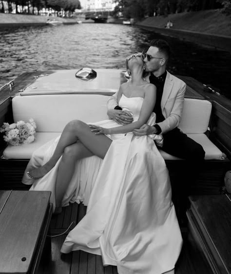 Boat Engagement Photos, Boat Photoshoot, Boat Photos, Prenup Ideas, Rome Photo, Old Hollywood Wedding, Yacht Wedding, Boat Wedding, Luxury Boat