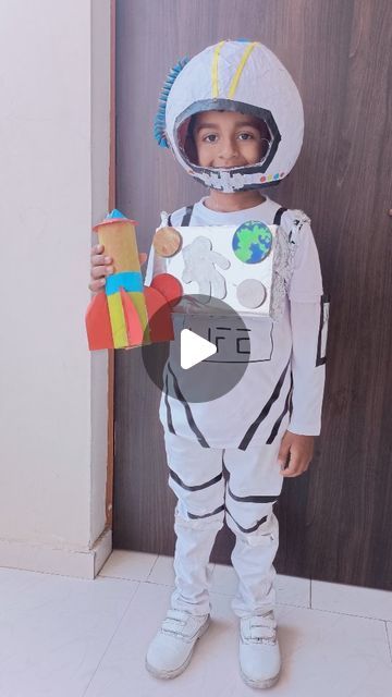 Astronaut Kids Costume, Astronaut Diy Crafts, Astronaut Costume Diy Kids, Toddler Astronaut Costume, Diy Astronaut Costume, Astronaut Diy, Astronaut Dress, Astronaut Outfit, Diy Costume Ideas