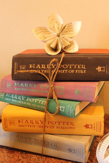 Savoring the Small Stuff: Bridal Shower for the Ultimate Book Lover Bridal Shower For Book Lover, Harry Potter Bachelorette, Harry Potter Shower, Harry Potter Bridal Shower, Book Centerpieces, Harry Potter Wedding Theme, Harry Potter Baby Shower, Harry Potter Baby, Harry Potter Wedding