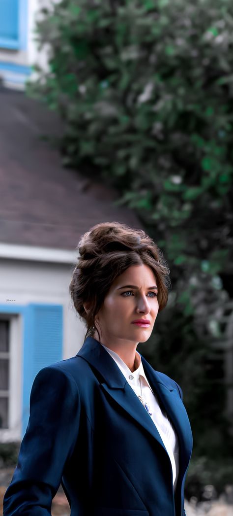 Agatha All Along Iphone Wallpaper, Agatha Harkness Lockscreen, Agatha All Along Agatha, Agatha Harkness Outfit Ideas, Jennifer Kale Agatha All Along, Agatha Harkness Costume Diy, Agatha Harkness Outfit, Kathryn Hahn Agatha All Along, Agatha All Along Tattoo