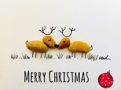 Christmas Card Pebble art pictures Christmas Pebble Art Pictures, Xmas Pebble Art, Rock Art Christmas, Christmas Rock Art Pictures, Pebble Christmas Art, Pebble Christmas Ornaments, Pebble Art Christmas Cards, Pebble Art Cards, Pebble Art Christmas