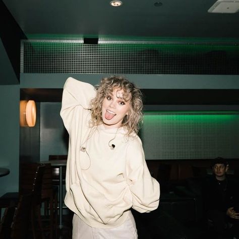 Taya Gaukrodger, Worship Team Outfits, Taya Smith, Team Outfits, Church Social Media, Sunday Worship, Worship Team, Hillsong United, Team Pictures