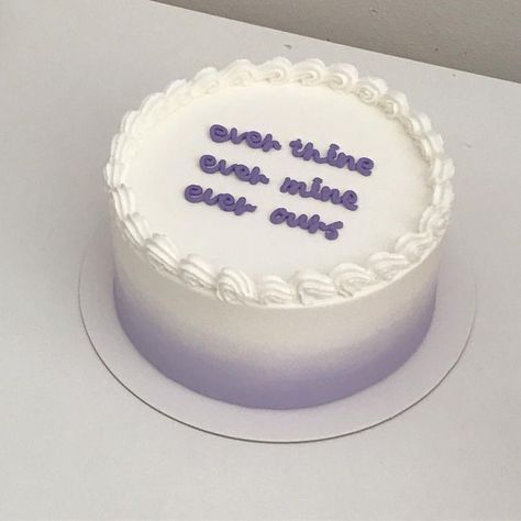 Minimalist Cakes, Perfect Cupcakes, Minimalist Cake, Cake Purple, Novelty Birthday Cakes, Pastel Cakes, Korean Cake, Simple Cake Designs, Simple Birthday Cake