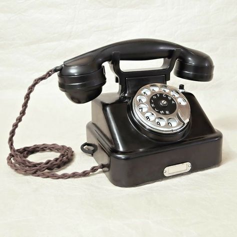 Telephone Reference, Telephone Aesthetic, Telephone Drawing, Black Objects, Colour Gel Photography, Japanese Desk, Old Telephone, Antique Phone, Telephone Vintage