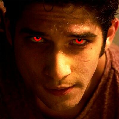 I love that eye glow, every time I see it I get a chill down my back Scott Mccall Alpha, Teen Wolf Eyes, Scott Teen Wolf, Werewolf Eyes, Tyler Garcia Posey, Teen Wolf Werewolf, Alpha Werewolf, Teen Wolf Scott, Wolf Eyes