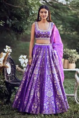 Lehnga Colour, Banarasi Lehenga Designs, Lehnga Outfit, Lehenga Styling, Reception Lengha, Lehenga Purple, Anita Dongre Lehenga, Kali Lehenga, Latest Saree Trends