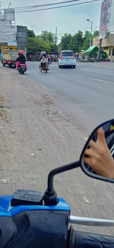 Pap naik motor, foto langit, foto jalan raya, pap foto langit, jalan naik motor, malming, malam minggu, pao goncengan, pap jalan jalan, beranda, fyp, for you page, jalan raya, di jalan Naik Motor Siang, Di Jalan Naik Motor, Pap Motor, Wallpaper Estetika, Mogok, For You, Quick Saves