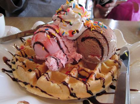 Ice Cream Waffles, Waffles With Ice Cream, Waffle With Ice Cream, Waffles And Ice Cream, Waffles Ice Cream, Ice Cream Waffle, Waffle Ice Cream, Feel Energized, Junk Food Snacks