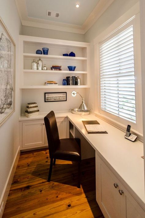 Tiny Home Office, Basement Office, Tiny Office, Cool Office Space, Small Space Office, Small Home Offices, Office Nook, Real Estat, Small Home Office