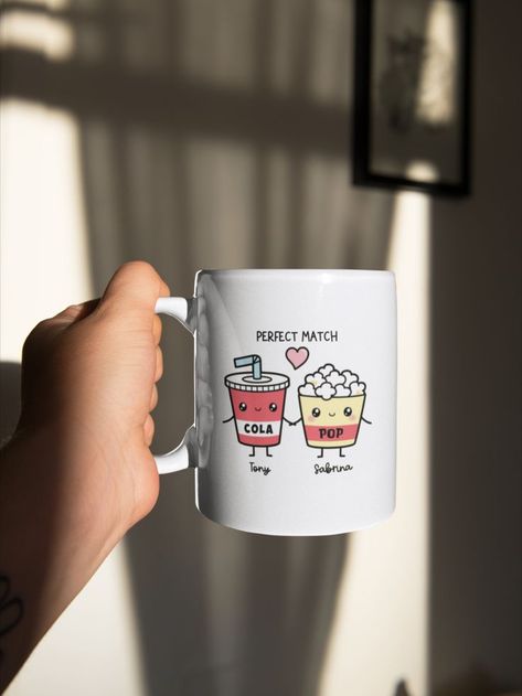 kawaii cartoon cupcake, milk, cookie, tea, coffee, burger, chips, pizza, beer Mugs For Couples, Mugs Gift Ideas, Couples Mugs, Gift Ideas Wedding, Friends Cute, Pottery Painting Designs, Mugs Gift, Couple Mugs, Spring Wallpaper