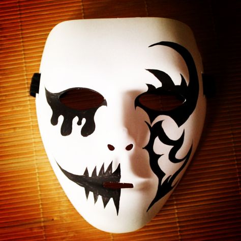 Halloween party hand-painted white ghost dance mask Scary Mask Drawing, Painted Mask Ideas, Horror Mask Ideas, Halloween Mask Painting Ideas, Mask Design Ideas Paint, White Mask Painting Ideas, Halloween Mask Painting, Mascara Design Ideas, Face Mask Painting