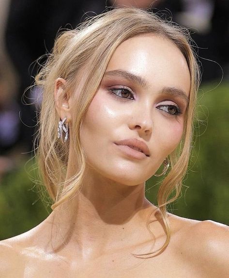 maría on Twitter: "lily-rose depp makeup inspo https://t.co/96vgvpSqdv" / Twitter Lily Rose Depp Hair Color, Lily Depp, Lily Rose Depp Style, Camila Morrone, Rose Depp, Lily Rose Depp, Lily Rose, September 2024, Pretty Makeup