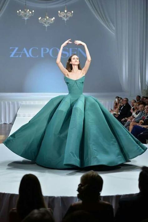 Zac Posen, Couture Gowns, Gorgeous Gowns, Beautiful Gowns, Dream Dress, Couture Fashion, Pretty Dresses, Runway Fashion, Evening Gowns