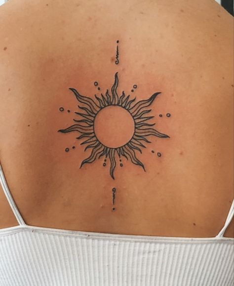 Tattoo Sonne, Sun Tattoo Designs, Boho Tattoos, Sun Tattoos, Tatuaje A Color, Cute Tattoos For Women, Discreet Tattoos, Sun Tattoo, Subtle Tattoos