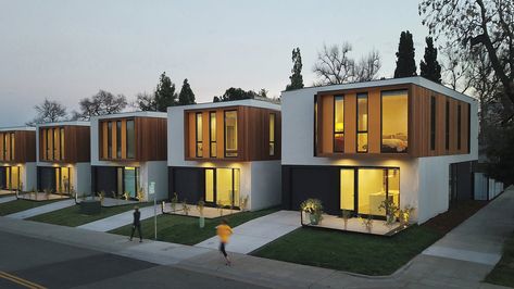 2020 AIA Housing Awards: a look at America's best new homes this year | News | Archinect Townhouse Exterior, Multifamily Housing, Casa Country, Townhouse Designs, Modern House Exterior Design, House Exterior Design, Street House, Duplex House, Courtyard House