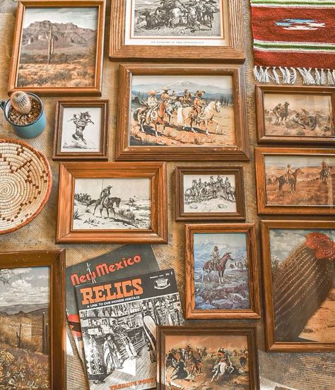 Gallery Wall Western, Western Vintage Bedroom, Cottage Core Western, Vintage Cabin Aesthetic, Western Style Room, Retro Western Decor, Punchy Decor, Vintage Western Bedroom, Vintage Western Home Decor