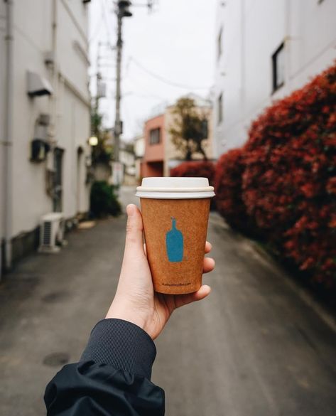 Blue Bottle Coffee on Instagram: “Fresh coffee and foliage | 📸: @euniceeunny” Takeaway Shop, Almond Milk Latte, Drinking Black Coffee, Blue Bottle Coffee, Coffee Shot, Coffee Pictures, Coffee Photos, Cafe Logo, Coffee Photography