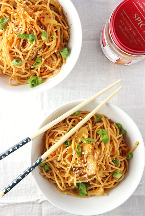 Spicy Kimchi Recipe, Easy Sesame Noodles, Kimchi Noodles, Korean Ingredients, Spicy Kimchi, Korean Vegan, David Chang, Sesame Noodles, Kimchi Recipe