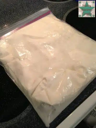 Homemade Vanilla Ice Cream in a Bag Recipe (So easy and delicious)! Homemade Ice Cream In A Bag, Kitchen Aid Ice Cream, Kitchenaid Ice Cream Maker, Ice Cream In A Bag, Icecream In A Bag, Vanilla Ice Cream Recipe, Making Homemade Ice Cream, Homemade Vanilla Ice Cream, Homemade Vanilla