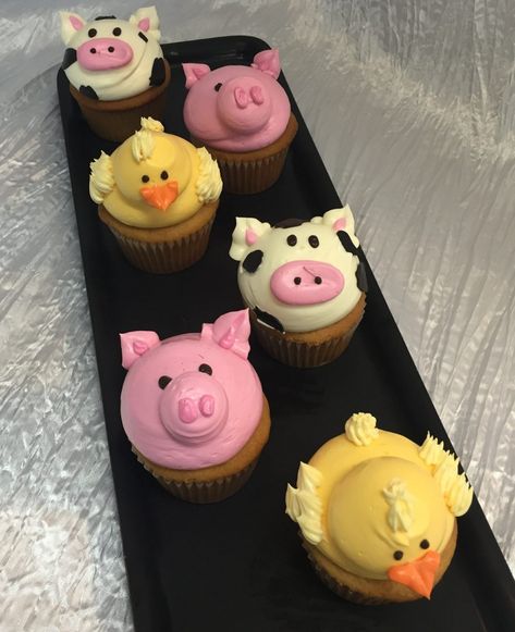 Barnyard Cupcakes, Dozen Cupcakes, Farm Birthday Cakes, Farm Animal Cupcakes, Pig Cupcakes, Twins Cake, Farm Animal Party, Farm Animals Birthday Party, Farm Cake