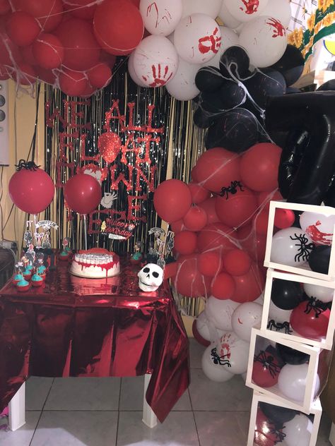 Pennywise Themed Party, Pennywise Party Ideas, Pennywise Party, Horror Birthday Party, Halloween Sweet 16, Pub Night, Bd Ideas, Horror Themed Party, Scary Cakes