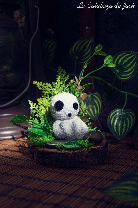 Crochet Ghibli Pattern, Ghibli Amigurumi, Kodama Crochet Pattern, Studio Ghibli Amigurumi Pattern Free, Soot Sprite Amigurumi, Studio Ghibli Crafts, Japanese Tree, Crochet Princess, Crochet Tree