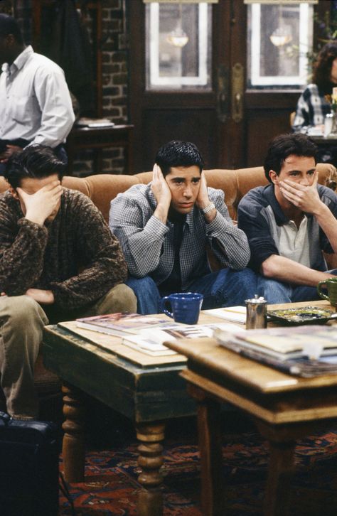 Episode 21: “The One with the Fake Monica” | 27 Amazing Rare Photos From The First Season Of "Friends" Friends 1994, Friends Scenes, Matt Leblanc, David Schwimmer, Friends Poster, Ross Geller, Friends Cast, Memes Lol, Septième Art