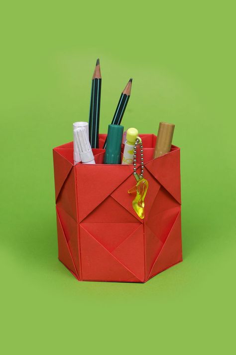 Hey guys, in this video we will make this Creative DIY Desk Organizer with paper.   Please SUBSCRIBE to our channel, we'll be posting more videos soon.  #modular #origami #organizer #desk #arts #crafts #diy #artandcrafts #papermade #doityourself #paperfolding #origamieasy Origami Organizer, Diy Desk Organizer, Paper Easter Basket, Paper Ninja Stars, Desk Plant, Creative Desk, Organizer Desk, Creative Desks, Desk Organization Diy