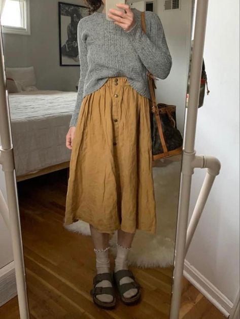 Homesteading Clothes Style, Tradwives Outfits, Ellie Jean-royden, Winter Earthy Outfits, Homemaker Outfit, Homestead Clothing, Grandmacore Outfit, Rustic Outfits, Cottagecore Clothes